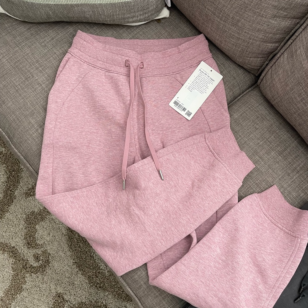 BNWT Lululemon Scuba HR 7/8 Jogger size 4
